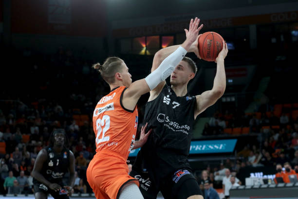 频繁转会背 频繁转会背